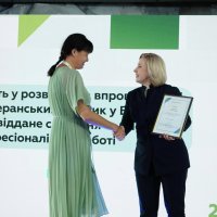 Віцепремʼєр-міністр - Міністр з питань реінтеграції тимчасово окупованих територій України Ірина Верещук та учасниця заходу