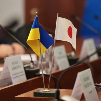 Прапорці України та Японії