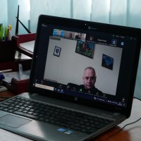 учасник зустрічі, який долучився онлайн