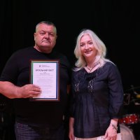 Перша заступниця начальника ОВА Наталя Заболотна з учасником заходу