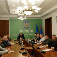 Заступник Начальника ОВА Олександр Піщик та учасники засідання в конференц-залі ОВА