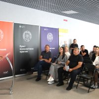 Заступник начальника ОВА Андрій Кавунець та учасники заходу