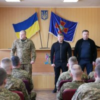 заступник Начальника ОВА Олександр Піщик, директор Департаменту оборонної роботи та забезпечення правопорядку Костянтин Меньшіков та військові