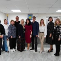 Перший заступник Начальника ОВА Наталя Заболотна, патронатна вихователька Альвіна Саєнко та присутні на заході