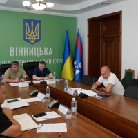 заступник Начальника ОВА Олександр Піщик, Вінницький міський голова Сергій Моргунов, директор технічний АТ"Вінницяобленерго" Юрій Луньов та учасники брифінгу