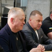 заступник начальника ОВА Сергій Здітовецький та учасники зустрічі