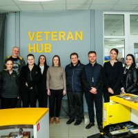 Учасники зустрічі у приміщенні "Veteran HUB"