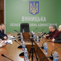 Заступник Начальника ОВА Сергій Здітовецький та уачсники зустрічі