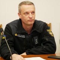 Учасник засідання в конференц-залі ОВА