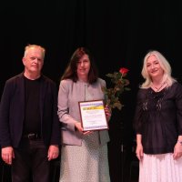 Перша заступниця начальника ОВА Наталя Заболотна та заступник начальника ОВА Сергій Здітовецький з учасницею заходу
