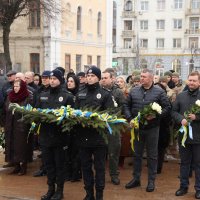 Учасники церемонії покладання