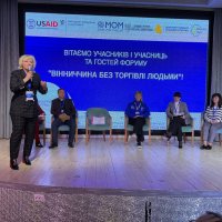 Доповідачі на сцені