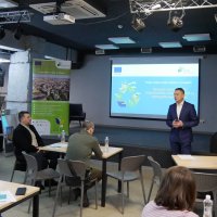 директор Департаменту міжнародного співробітництва та регіонального розвитку ОВА Ігор Цехановський та учасники семінару