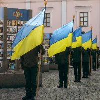 Курсанти з прапорами України