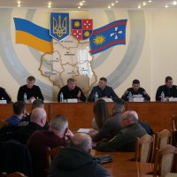 заступник начальника ОВА Олександр Піщик, начальник управління дорожнього господарства ОВА Артем Войтович та учасники зустрічі
