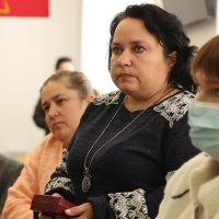 люди в залі засідань 