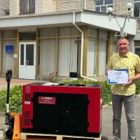 Сергій Борзов передав для 11 лікарень генератори. Їхня потужність від 11 до 40 кВт. Вінниччина їз отримала як благодійну допомогу від МОЗ та партнерів.