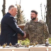 заступник начальника ОВА Сергій Здітовецький та військовий