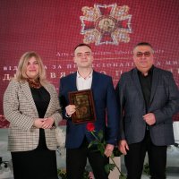 Ректор Вінницького національного медичного університету ім. М. Пирогова Вікторія Петрушенко, фахівець, що отримав відзнаку та учасник зустрічі
