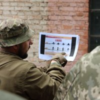 інструктор та учасники вишколу