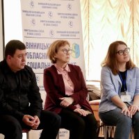 Заступник Начальника ОВА Андрій Кавунець, директорка обласного центру соціальних служб Олена Стоялова та фахівчиня обласної мультидисциплінарної команди