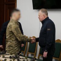 заступник начальника ОВА Сергій Здітовецький та військовий