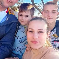 Група людей фотографується