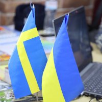Прапорці України та Швеції