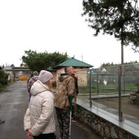 ветерани та учасники промотуру на території зоопарку