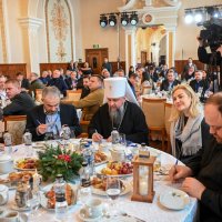  Фото учасників молитовного сніданку