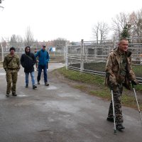 ветерани та учасники промотуру на території зоопарку