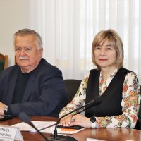 директор Департаменту гуманітарної політики ОВА Володимир Буняк та Начальник Головного управління Пенсійного фонду України у Вінницькій області Олена Корчака