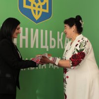 народна депутатка України Ірина Борзова та учасниця нагородження