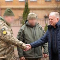 заступник начальника ОВА Сергій Здітовецький та військові