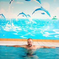 Ветеран війни у басейні аквапарку