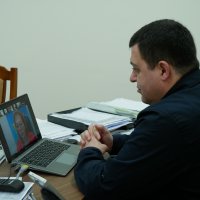 Заступник Начальника ОВА Андрій Кавунець за ноутбуком