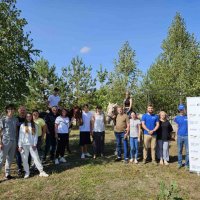 Діти і дорослі відпочивають