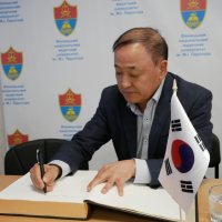 Президент Корейсько-української асоціації нового будівництва пан Лі Янг Гу