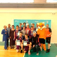 Команда спортсменів та тренер