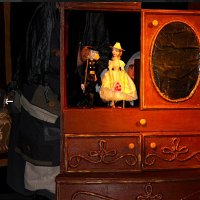 Театр ляльок.Лялька в шафі - витончений предмет