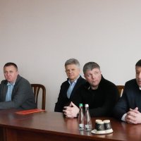 Посадовці на зборах колективу