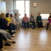 учасники заходу під час занять