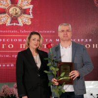 Директорка Департаменту охорони здоров’я та реабілітації ОВА Ольга Задорожна та відзначений фахівець медичної галузі