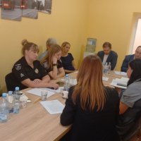 Директорка Департаменту соціальної та молодіжної політики ОВА Світлана Ярмоленко, заступник Міністра юстиції України та Голова Міжвідомчої координаційної ради з питань правосуддя щодо неповнолітніх Олександр Банчук та учасники зустрічі