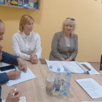 Директорка Департаменту соціальної та молодіжної політики ОВА Світлана Ярмоленко, заступник Міністра юстиції України та Голова Міжвідомчої координаційної ради з питань правосуддя щодо неповнолітніх Олександр Банчук та учасники зустрічі