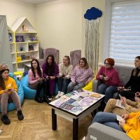 учасники заходу під час занять