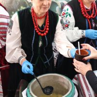 учасниця виставки нематеріальної культурної гастроспадщини