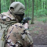 Учасники заходу прицілюється