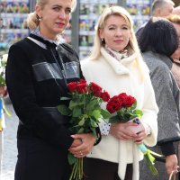 Директока Департаменту інформаційної діяльності та комунікацій з громадськістю ОВА Світлана Юзвак та очільниця Управління культури та мистецтв ОДА Ольга Дернова