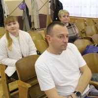 зала з людьми